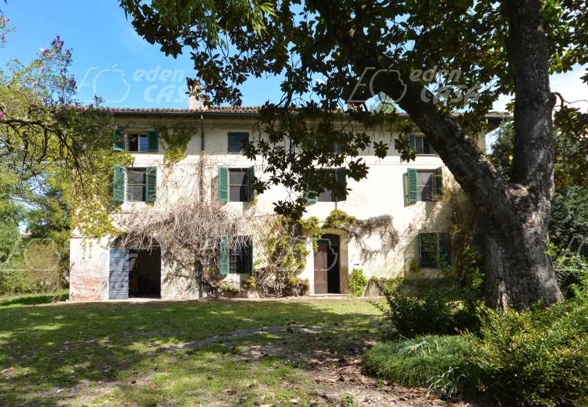 V93-105 - Vidalenzo, villa storica